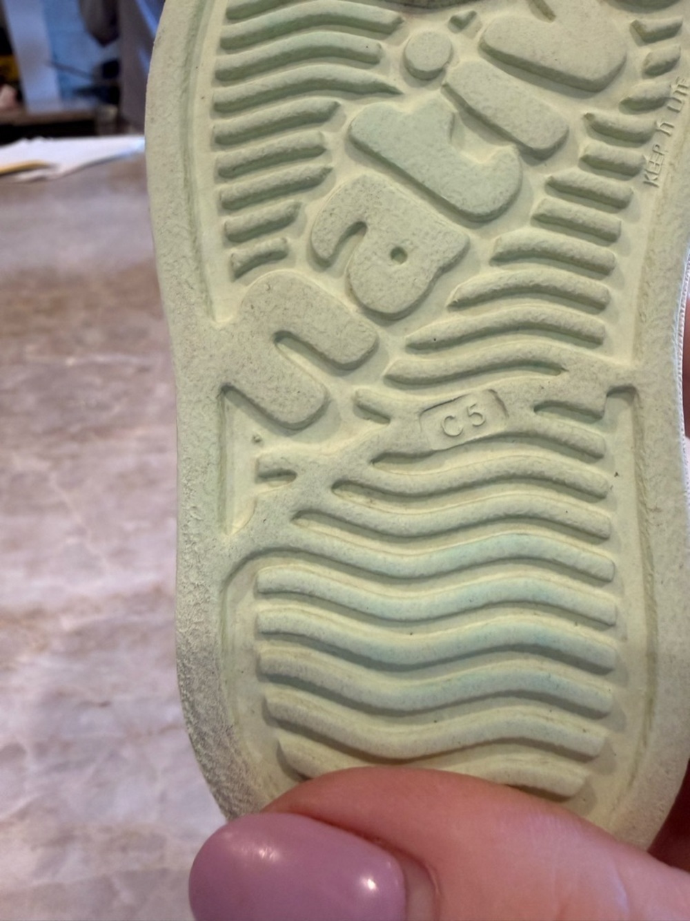 Native Jefferson Shoe in Mint Green and White size C5. Excellent Condition - Picture 6 of 7